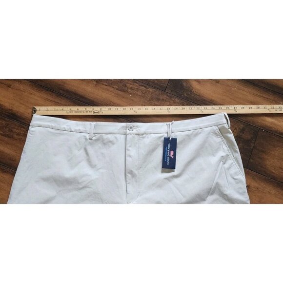 Vineyard Vines On-the-Go 10" Shorts 52B Stone New Retail $105 Water Repellant - Picture 2 of 8